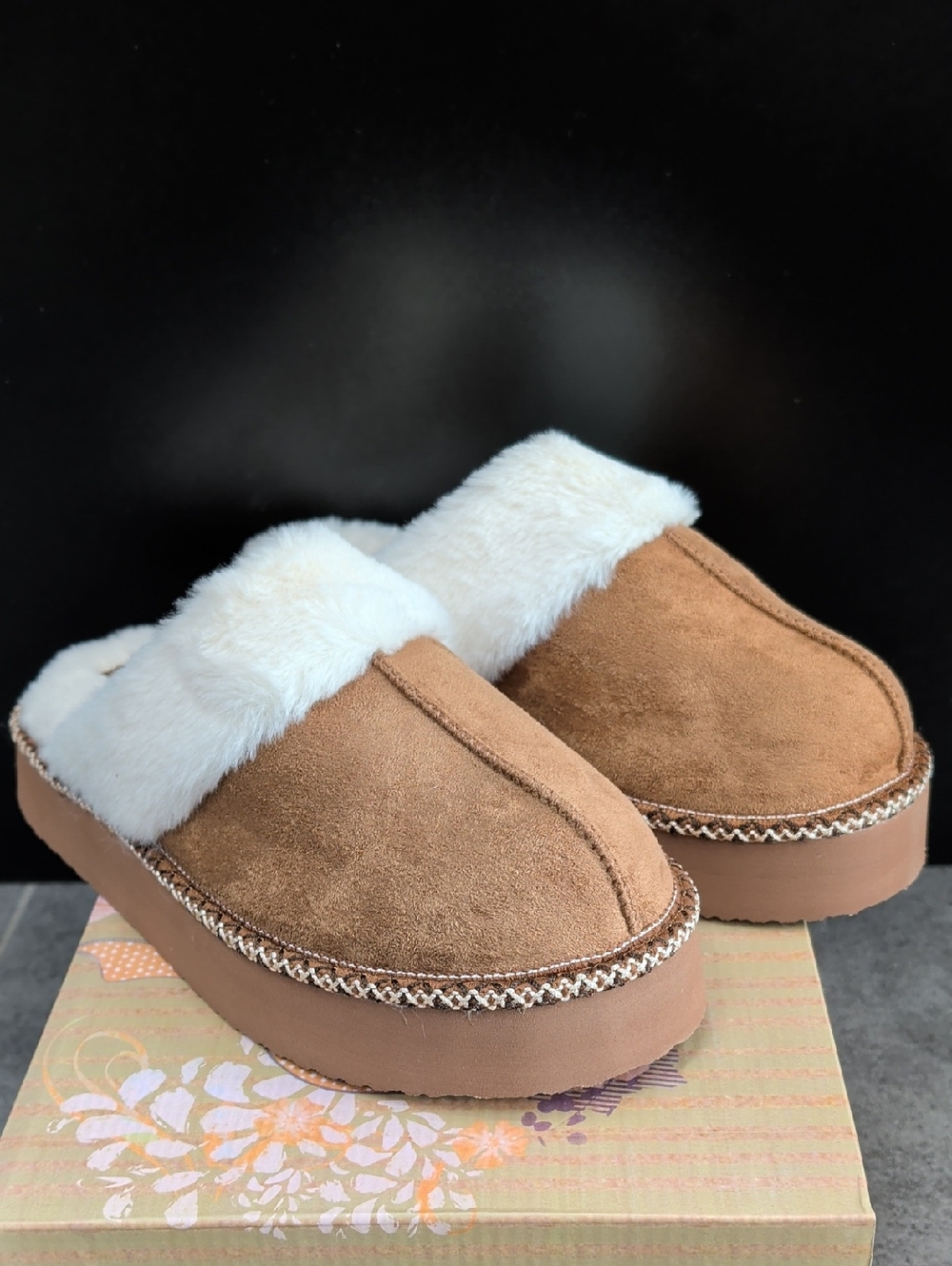 Very G NEW Delaney Slip On